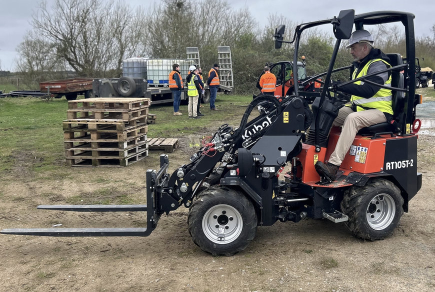 Kubota expands into the materials handling sector with NEW compact telehandler